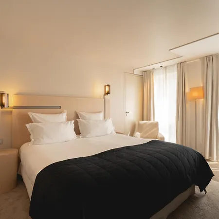 De Nell Hotel